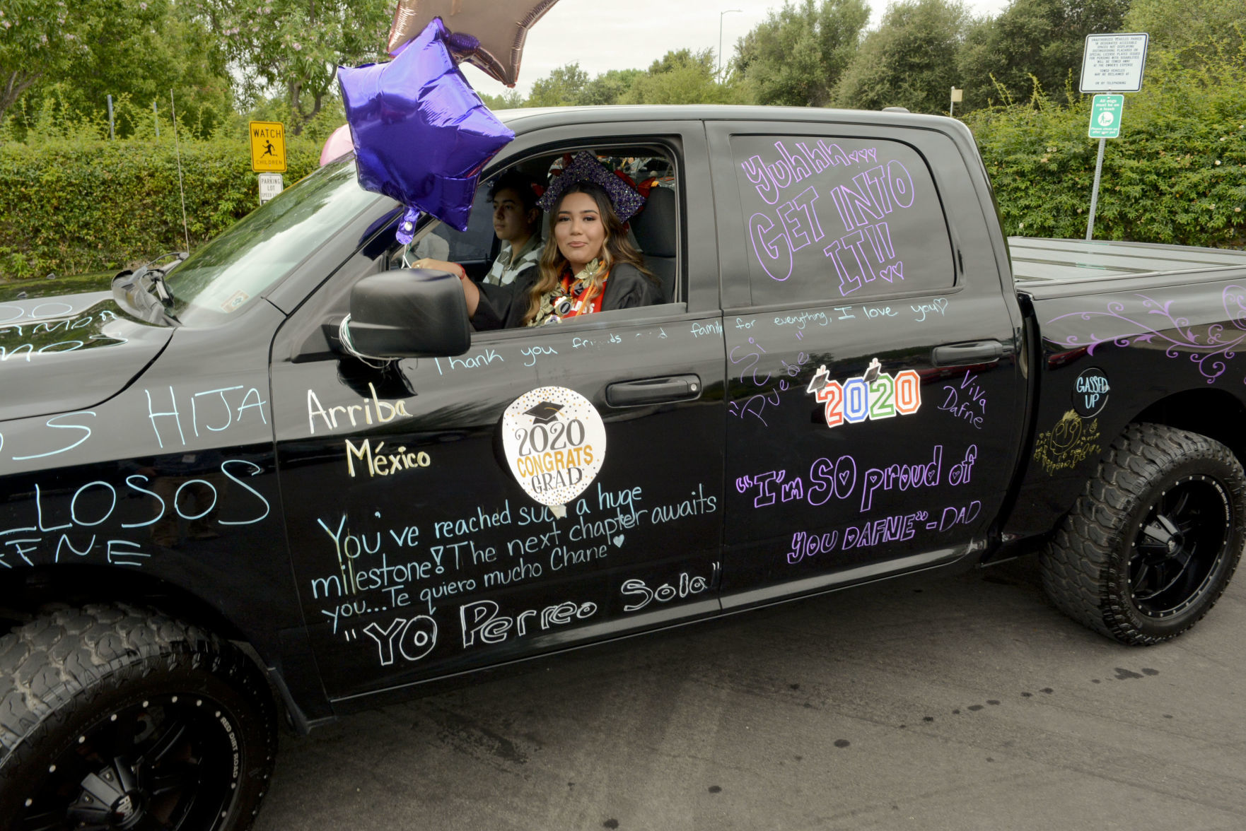 060520 SYVHS grad parade 06.jpg